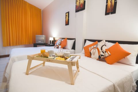 Superior Twin Room, 2 Double Beds | Bathroom | Shower, rainfall showerhead, free toiletries, hair dryer