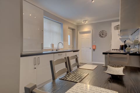 Cottage, 2 Bedrooms (Chester Cottage) | Dining room