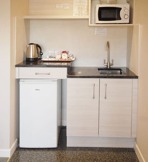 Premium bedding, minibar, desk, soundproofing