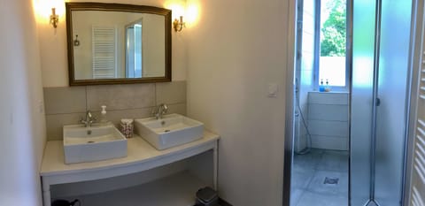 Separate tub and shower, free toiletries, hair dryer, bathrobes