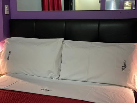 Room, 1 Queen Bed | Free WiFi