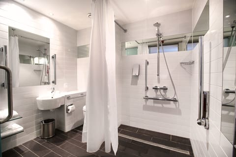 Double Room, 1 Queen Bed, Accessible | Bathroom | Shower, free toiletries, towels