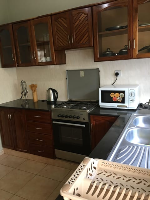 Apartment, 2 Bedrooms | Private kitchen | Fridge, microwave, oven, stovetop