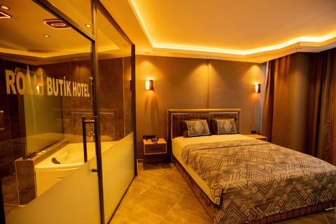 Luxury Room | Minibar, desk, laptop workspace, free WiFi