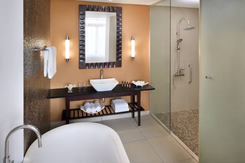 Junior Suite, 1 Bedroom, Non Smoking | Bathroom | Combined shower/tub, jetted tub, hydromassage showerhead