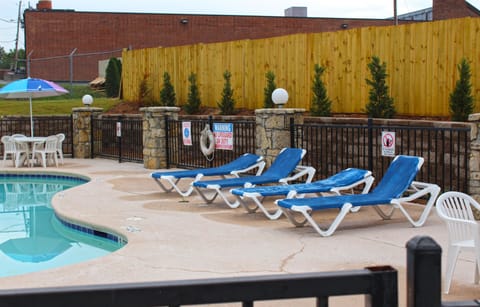 Indoor/outdoor pool