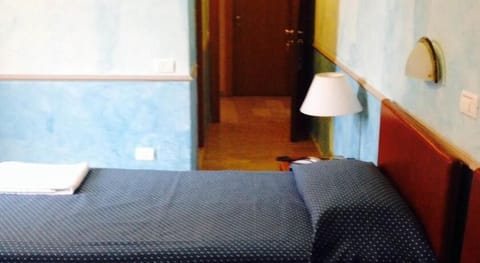 Economy Single Room | Desk, cribs/infant beds, free WiFi, bed sheets