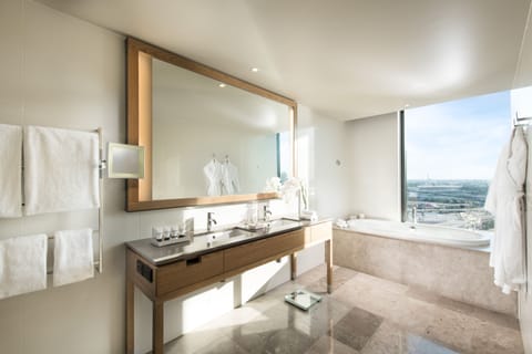 Yarra Suite (Pacific Club Access) | Bathroom | Separate tub and shower, deep soaking tub, free toiletries, hair dryer