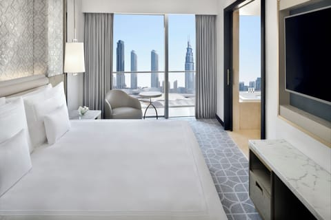 Premier Suite, 1 King Bed, City View (Premier Suite) | Premium bedding, minibar, in-room safe, desk