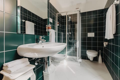 Standard Double Room | Bathroom | Shower, bathrobes, bidet, towels