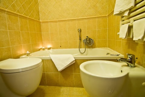 Standard Double or Twin Room | Bathroom | Free toiletries, hair dryer, towels