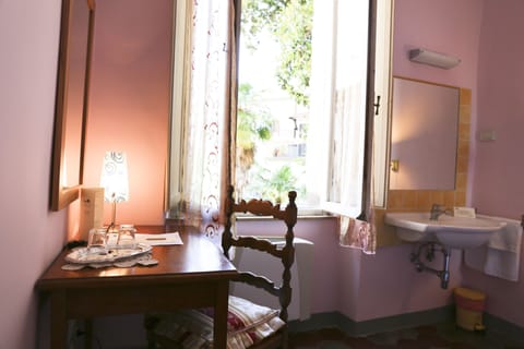 Standard Double or Twin Room, Shared Bathroom | Desk, cribs/infant beds, bed sheets