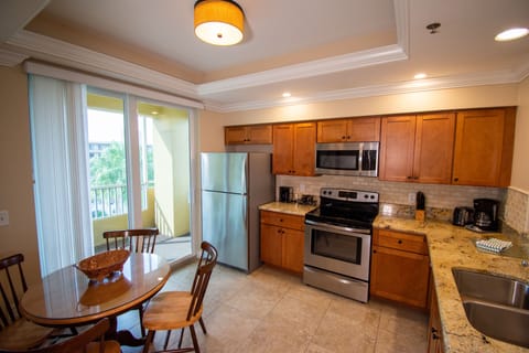 Bayside Deluxe Condo, 2 Bedroom 2 Bath | Private kitchen | Fridge, microwave, stovetop, coffee/tea maker