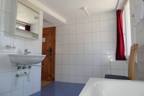 Twin Room (Shared Toilet) | Bathroom | Shower, free toiletries, towels