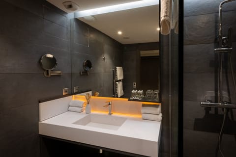 Premium Apartment, 1 Double Bed with Sofa bed | Bathroom | Bathtub, deep soaking tub, hair dryer, towels