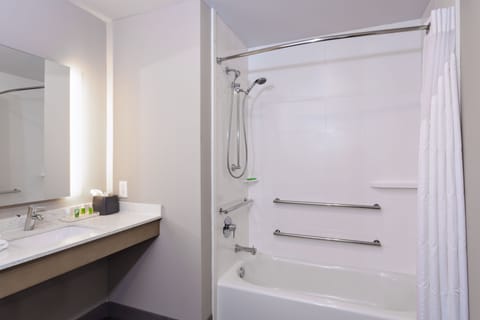 Separate tub and shower, free toiletries, hair dryer, towels