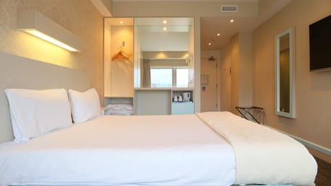 Standard Double Room | In-room safe, desk, blackout drapes, iron/ironing board