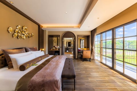 Premier Villa | Premium bedding, down comforters, pillowtop beds, free minibar