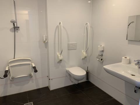 Family Quadruple Room, Accessible | Bathroom | Shower, eco-friendly toiletries, hair dryer, towels