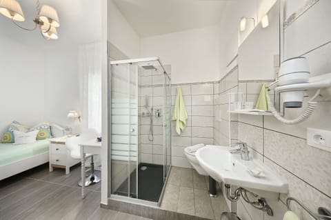 1 bedroom, hypo-allergenic bedding, minibar, in-room safe