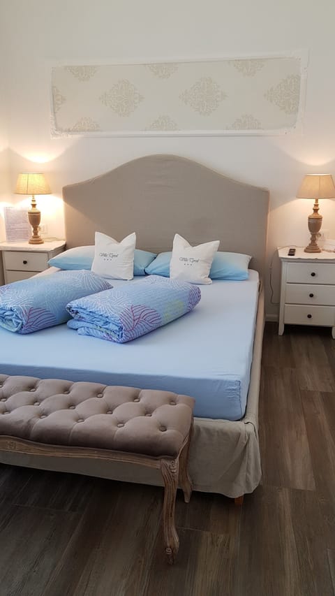 Classic Double Room, 1 Queen Bed, Allergy Friendly | 1 bedroom, hypo-allergenic bedding, minibar, in-room safe