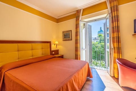 Classic Double or Twin Room, Garden View | Premium bedding, in-room safe, desk, laptop workspace