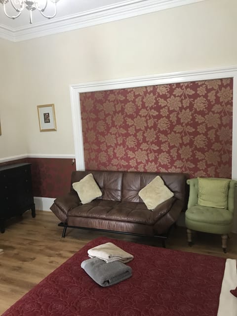 Deluxe Room | Desk, iron/ironing board, free WiFi, bed sheets