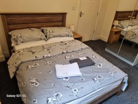 Double Room | Iron/ironing board, free WiFi, bed sheets