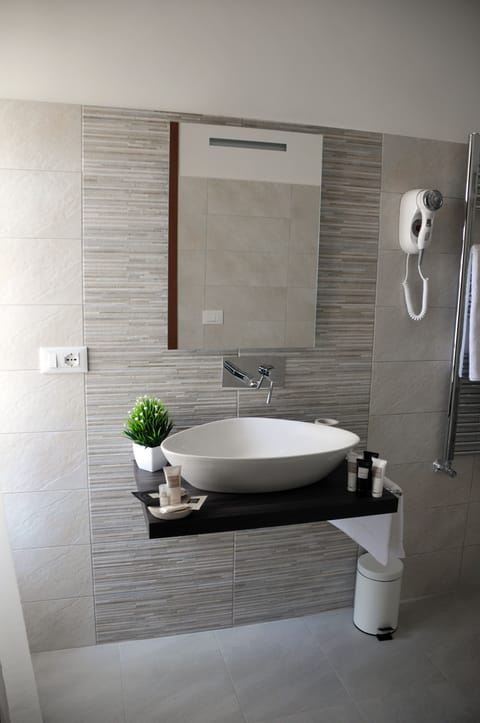 Double Room | Bathroom sink