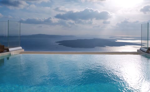 Seasonal outdoor pool, an infinity pool