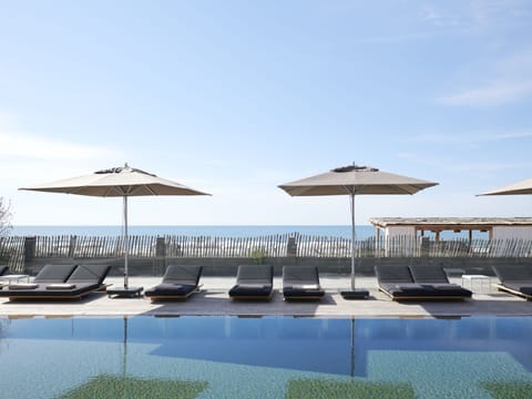 Outdoor pool, pool umbrellas, sun loungers