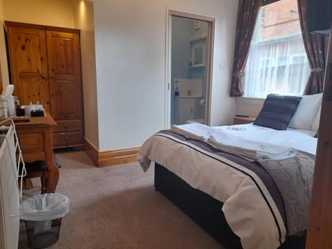 Double Room, Ensuite, Ground Floor | Blackout drapes, iron/ironing board, free WiFi, bed sheets