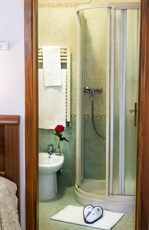 Twin Room | Minibar, desk, soundproofing, free WiFi