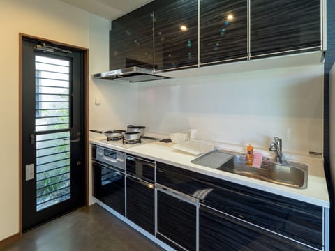 House | Private kitchenette | Full-size fridge, microwave, stovetop, electric kettle