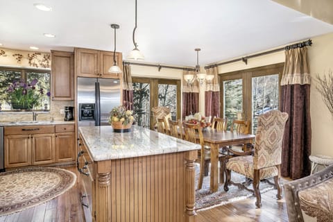 Townhome, 4 Bedrooms | Private kitchen | Fridge, microwave, oven, dishwasher