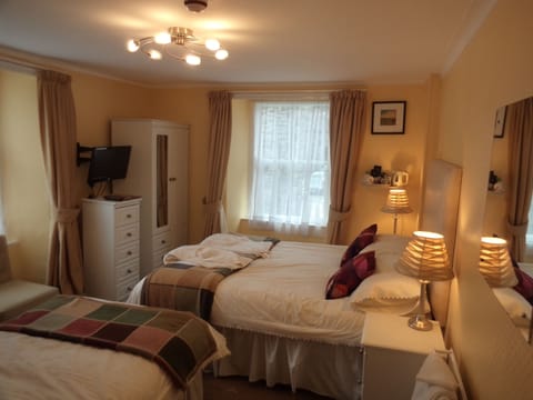 Double Room (Ensuite) | Desk, iron/ironing board, free WiFi, bed sheets