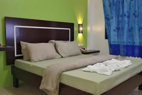 Deluxe Room | Desk, free WiFi, bed sheets