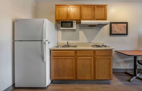 Standard Studio, 1 Queen Bed, Non Smoking, Refrigerator & Microwave | Private kitchen | Full-size fridge, microwave, stovetop, freezer