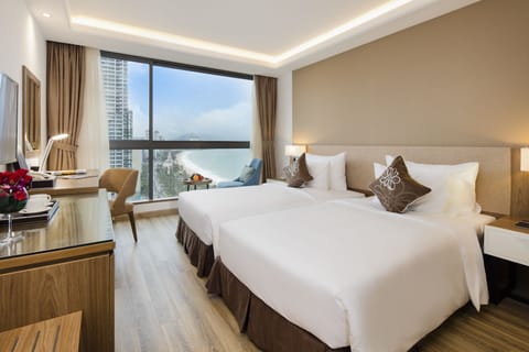 Senior Deluxe Twin Room | 1 bedroom, premium bedding, minibar, in-room safe