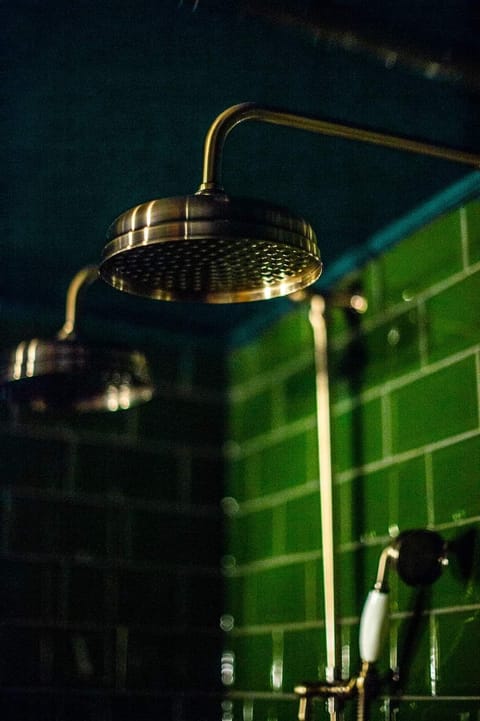 Signature Suite | Bathroom | Free toiletries, hair dryer, towels, soap