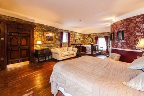 Traditional Suite | Premium bedding, individually decorated, individually furnished