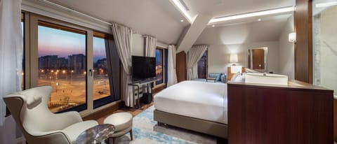 Presidential Suite, 1 King Bed | Hypo-allergenic bedding, minibar, in-room safe, desk