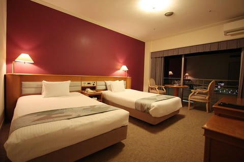 Corner Suite Room | In-room safe, desk, soundproofing, iron/ironing board