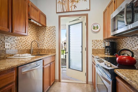 Room, 1 Bedroom, 2 Bathrooms, Ocean View | Private kitchenette | Full-size fridge, microwave, oven, stovetop