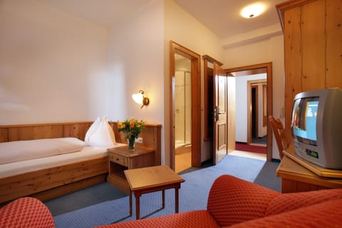 Single Room | Desk, laptop workspace, free WiFi, bed sheets