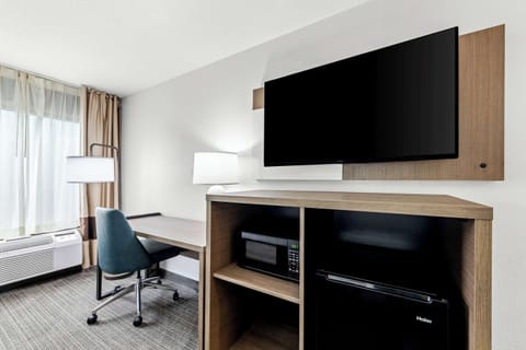 Standard Room, 2 Queen Beds, Non Smoking | 1 bedroom, premium bedding, desk, iron/ironing board