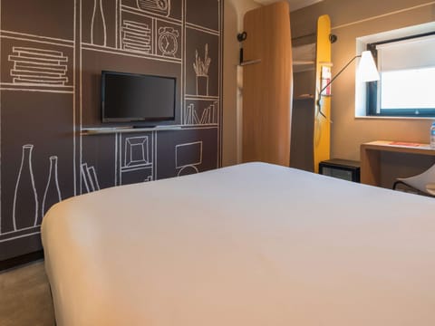 Standard Double Room, 1 Double Bed | Premium bedding, in-room safe, individually furnished, desk