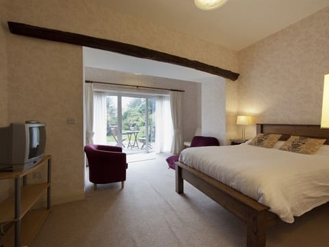 Double Room (Walled Garden with Patio)