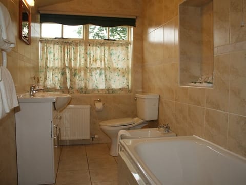 Suite, Ensuite (Cottage Style Coach House) | Bathroom