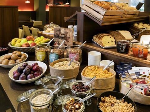 Daily buffet breakfast (EUR 16.00 per person)